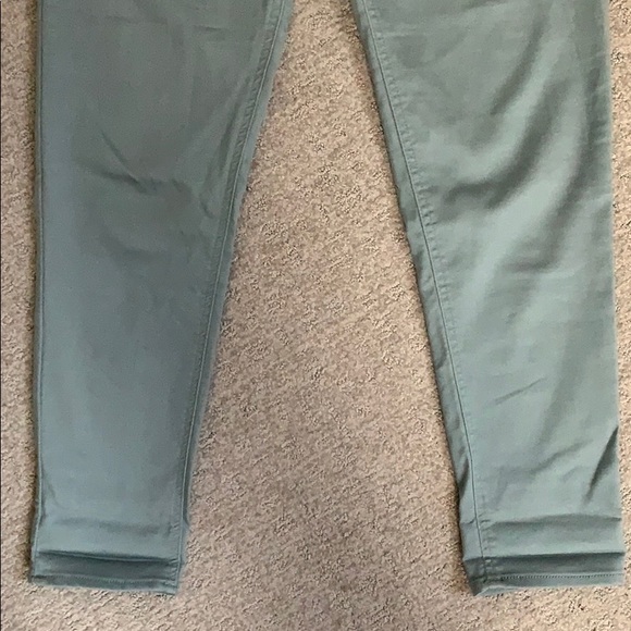 Thought it’d fit like a mum jean, ended up too big - Picture 5 of 5